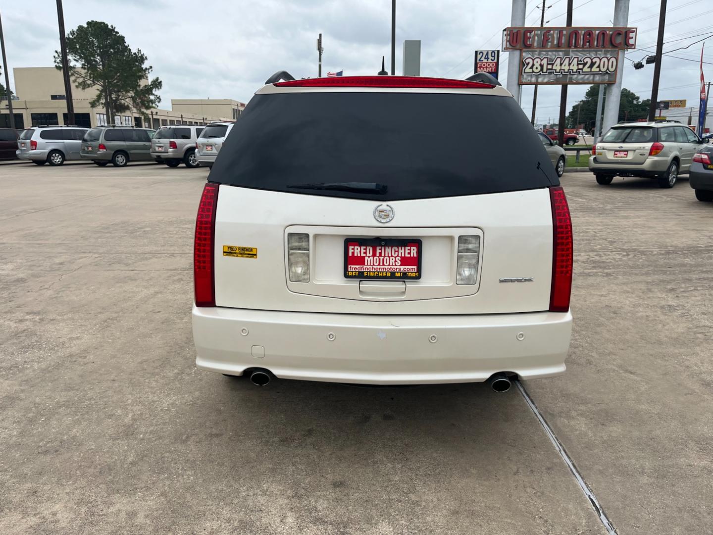 2005 white /TAN Cadillac SRX V6 (1GYEE637250) with an 3.6L V6 DOHC 24V engine, 5-Speed Automatic Overdrive transmission, located at 14700 Tomball Parkway 249, Houston, TX, 77086, (281) 444-2200, 29.928619, -95.504074 - Photo#5